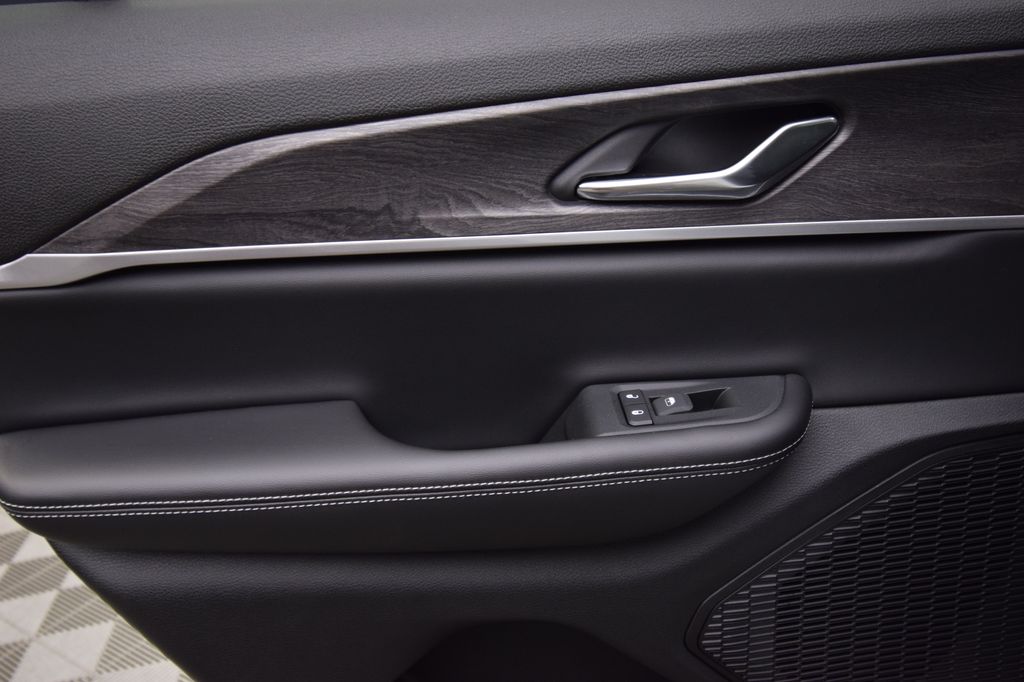 new 2025 Jeep Grand Cherokee car, priced at $44,150