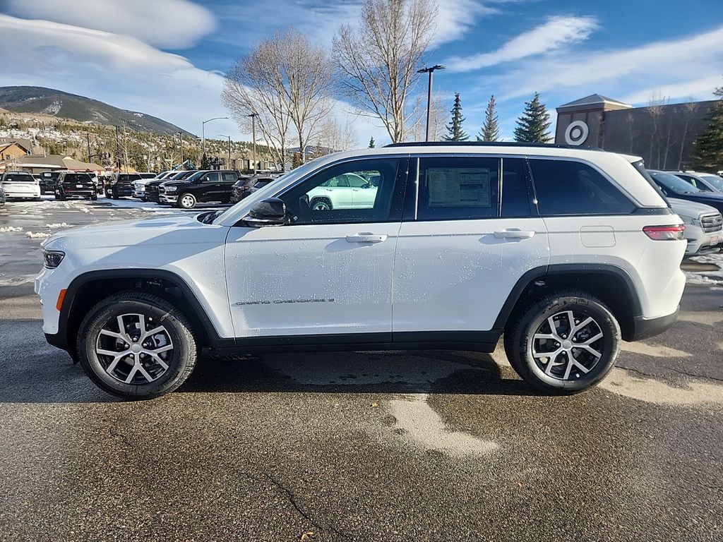new 2025 Jeep Grand Cherokee car, priced at $46,990