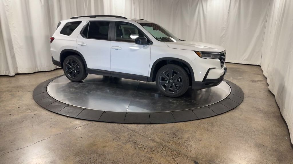 new 2025 Honda Pilot car, priced at $44,205