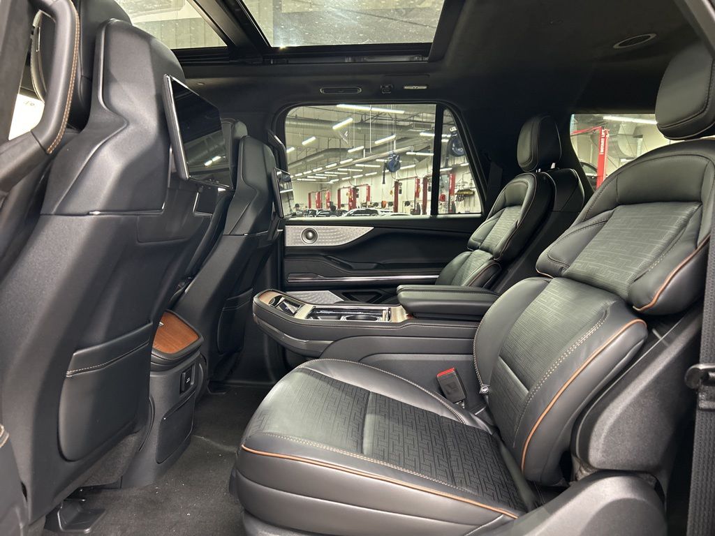 new 2025 Lincoln Navigator L car, priced at $122,545