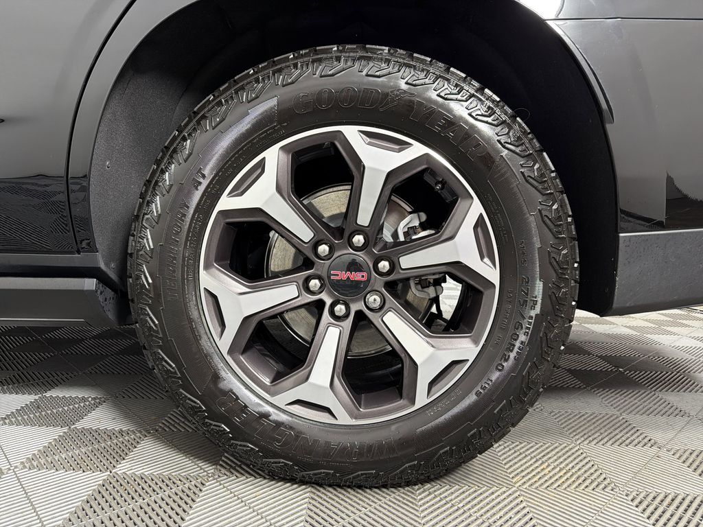 used 2025 GMC Yukon car, priced at $89,995