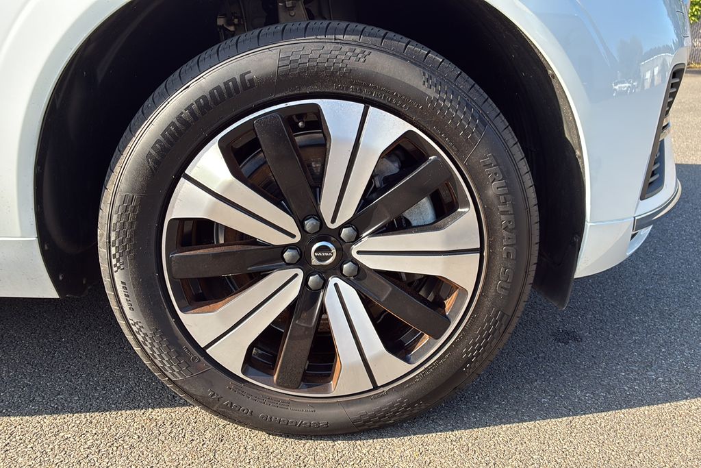 used 2023 Volvo XC60 Recharge Plug-In Hybrid car, priced at $36,400