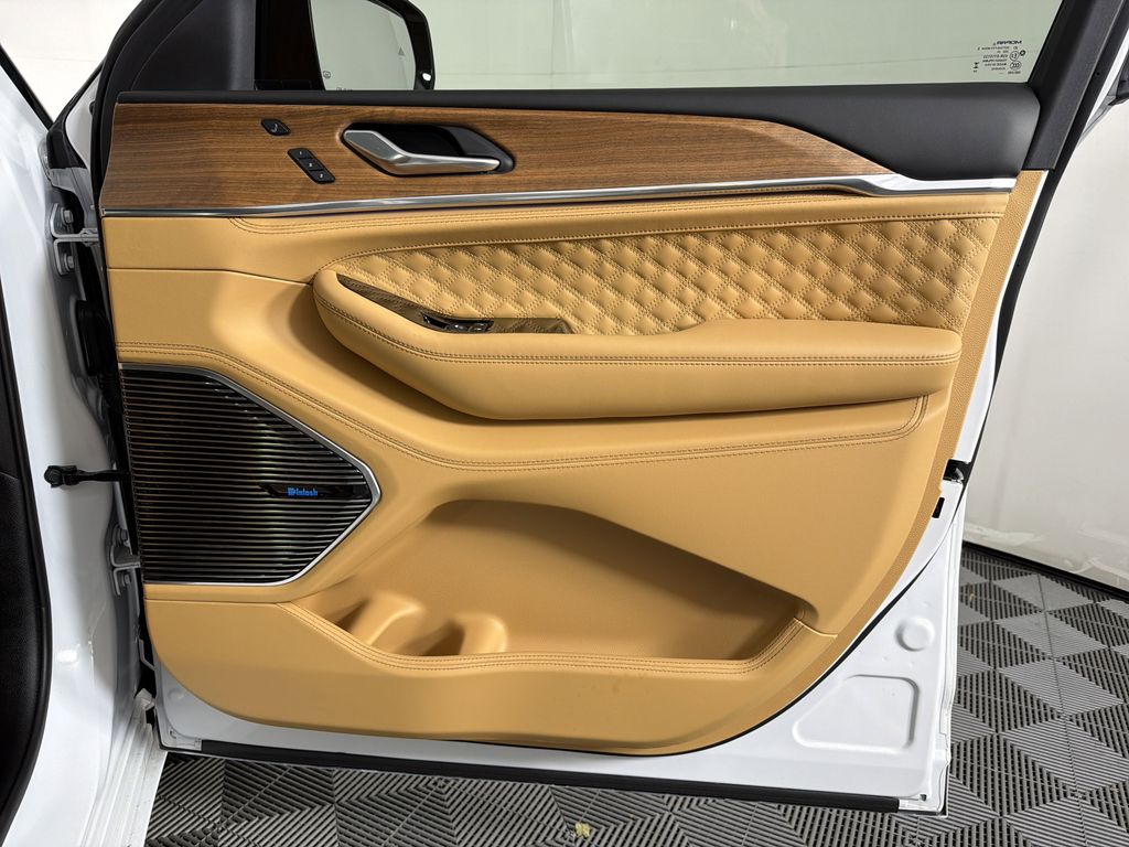 used 2025 Jeep Grand Cherokee car, priced at $53,195