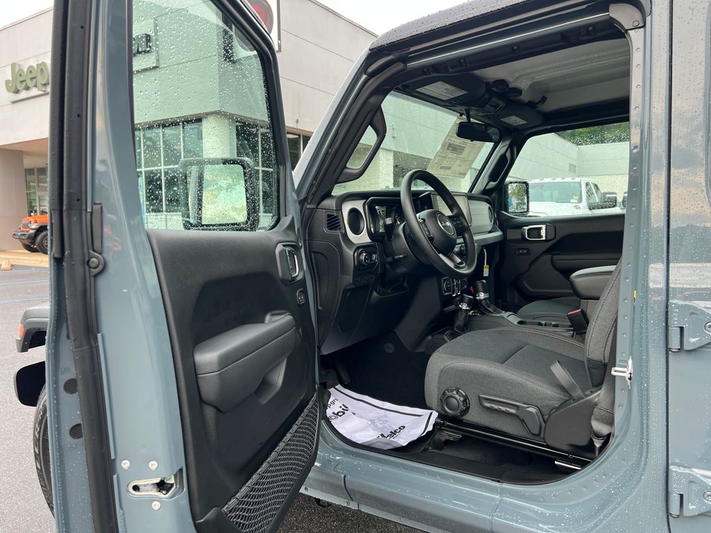 new 2025 Jeep Gladiator car, priced at $41,595