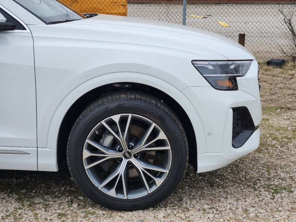 new 2025 Audi Q8 car, priced at $82,670