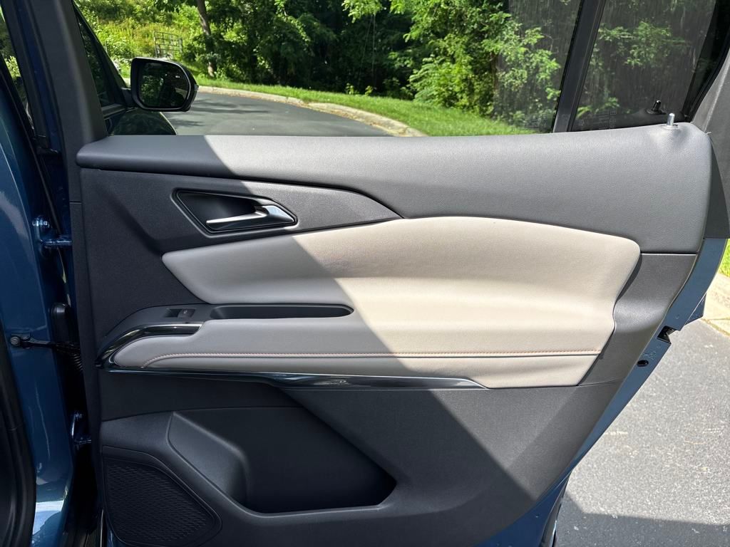 new 2025 Chevrolet Traverse car, priced at $44,695