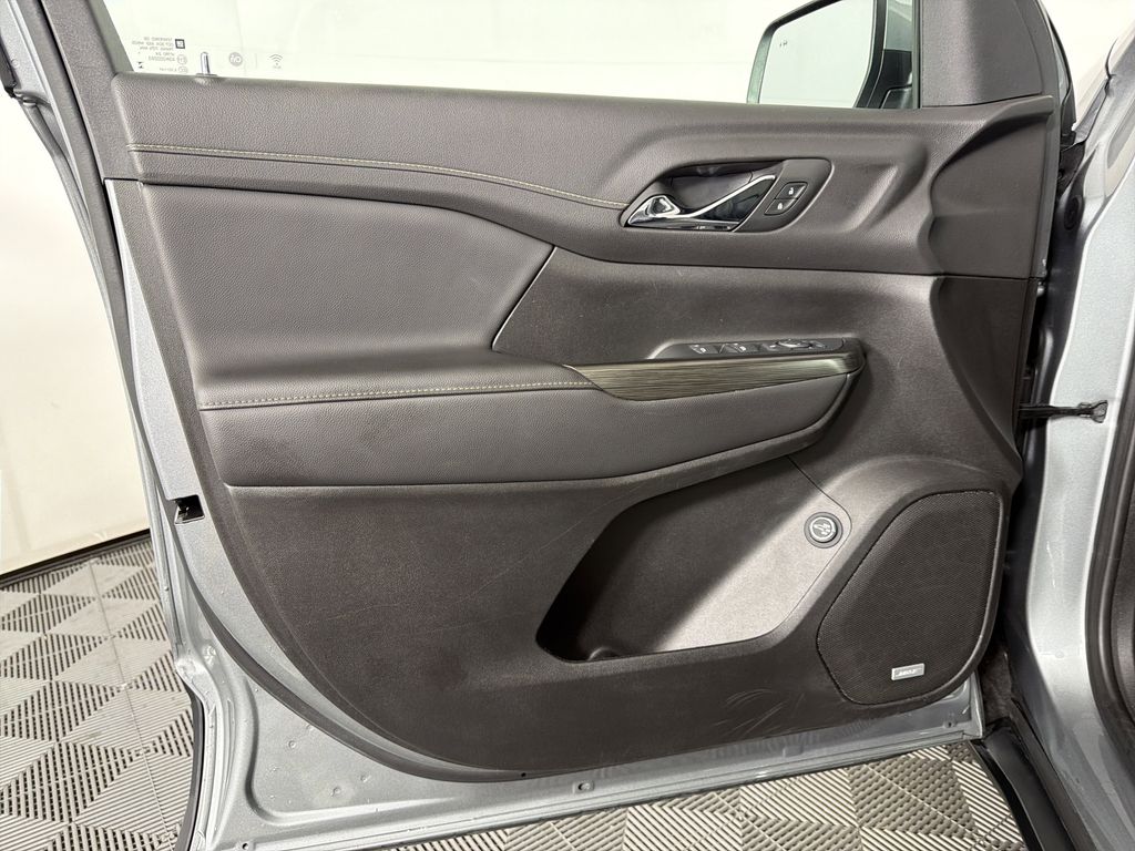 used 2023 GMC Acadia car, priced at $26,555