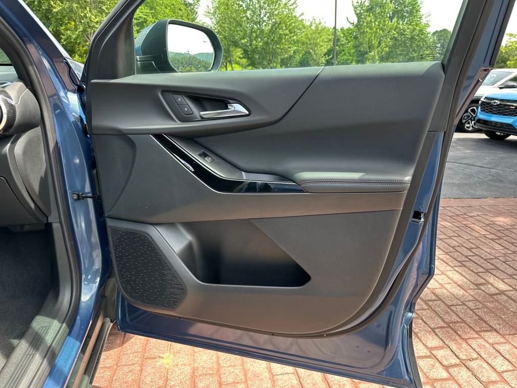 new 2026 Chevrolet Equinox car, priced at $31,995