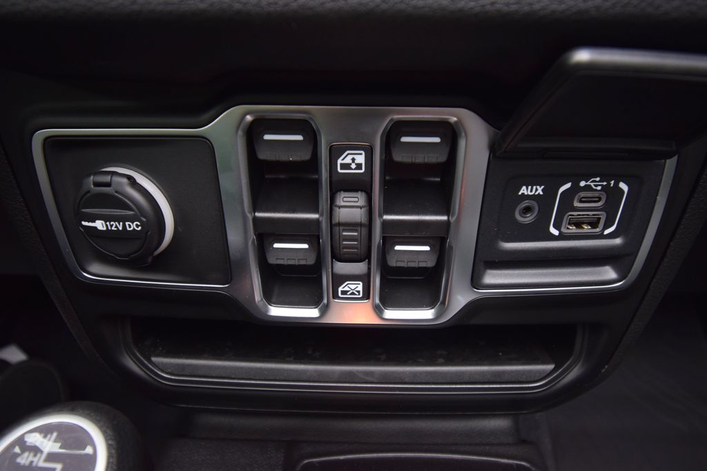 new 2025 Jeep Wrangler car, priced at $43,220