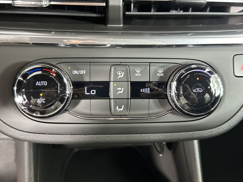 new 2025 Buick Envista car, priced at $25,785