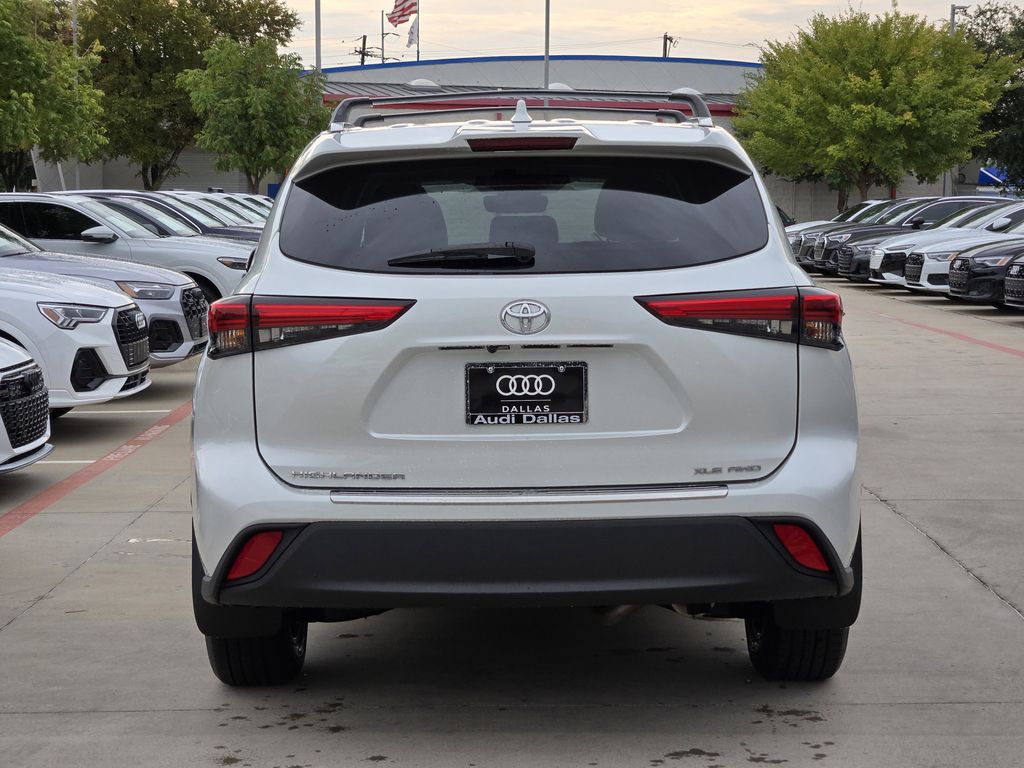 used 2022 Toyota Highlander car, priced at $35,572