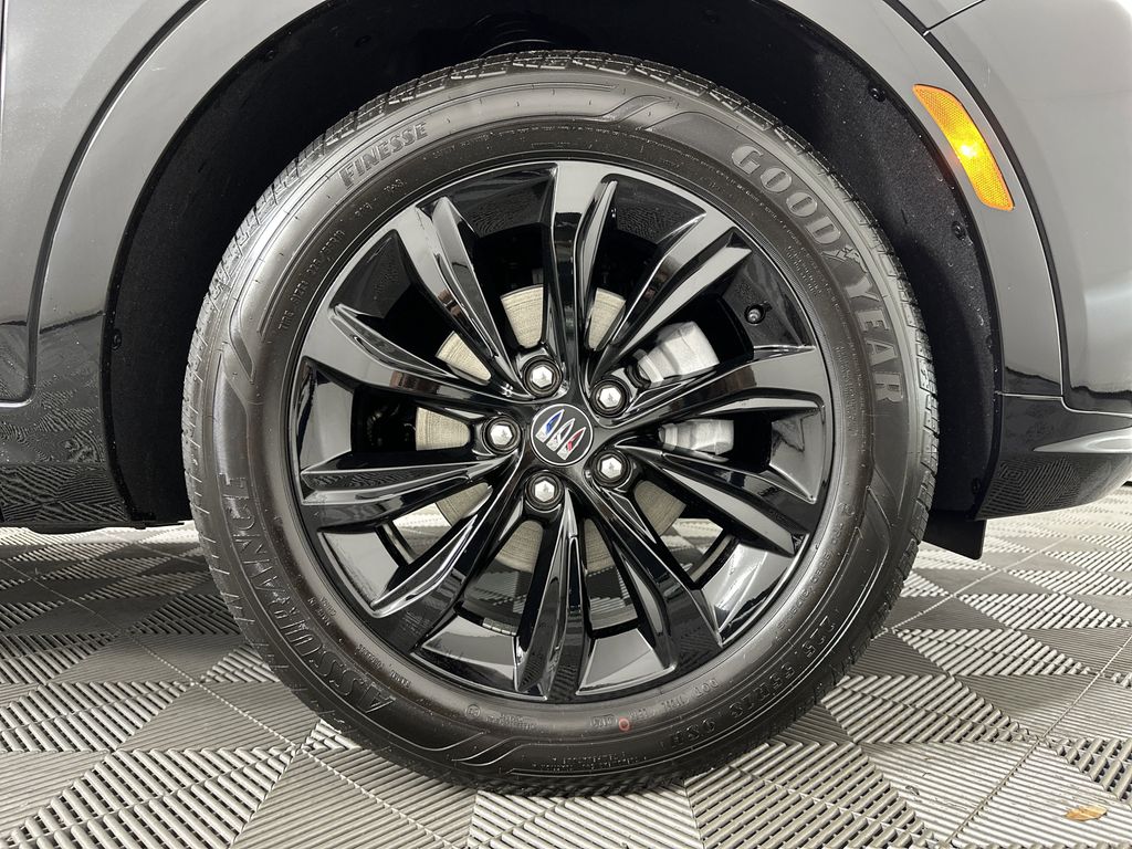 new 2025 Buick Envista car, priced at $29,570