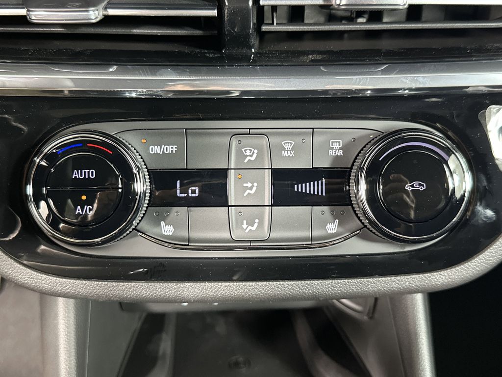 new 2025 Buick Envista car, priced at $29,570