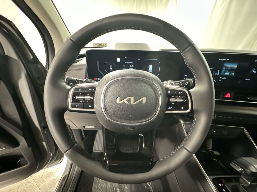 new 2025 Kia Carnival car, priced at $47,912