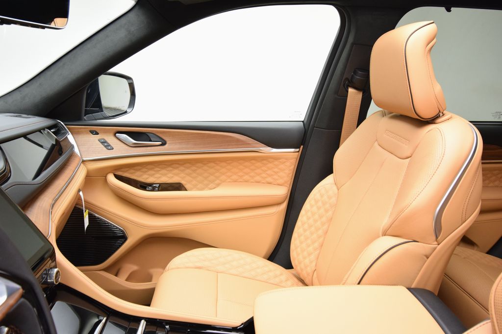 new 2025 Jeep Grand Cherokee car, priced at $68,580