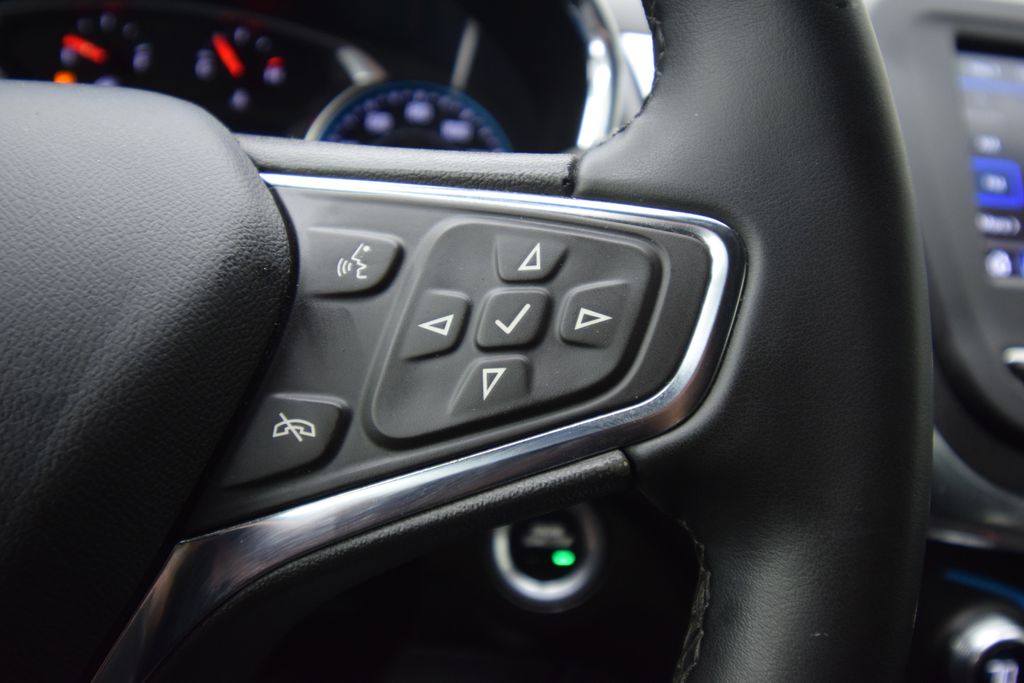 used 2023 Chevrolet Equinox car, priced at $17,800