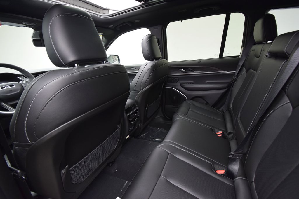 new 2025 Jeep Grand Cherokee car, priced at $55,829