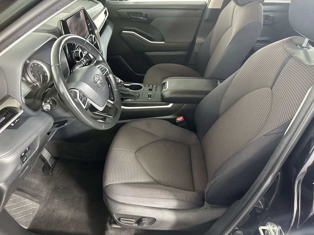 used 2023 Toyota Highlander car, priced at $33,697