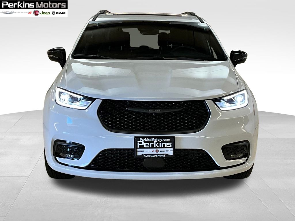 new 2025 Chrysler Pacifica car, priced at $47,352