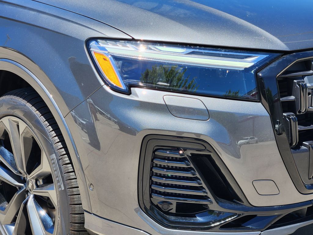 new 2025 Audi Q7 car, priced at $77,840