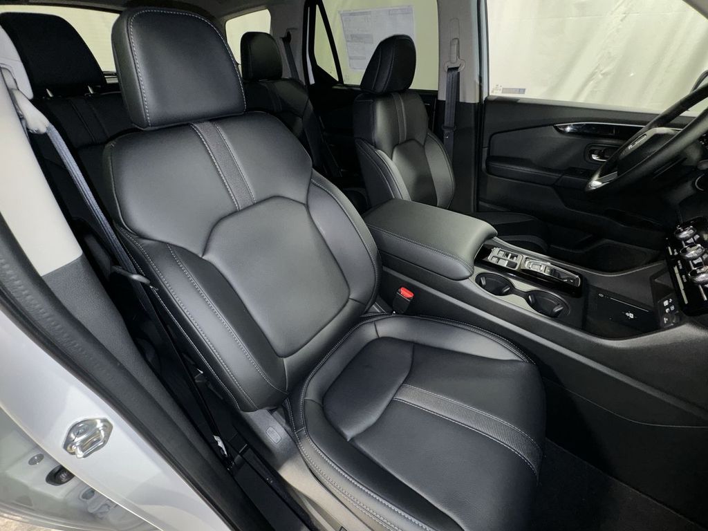 new 2025 Honda Pilot car, priced at $47,550