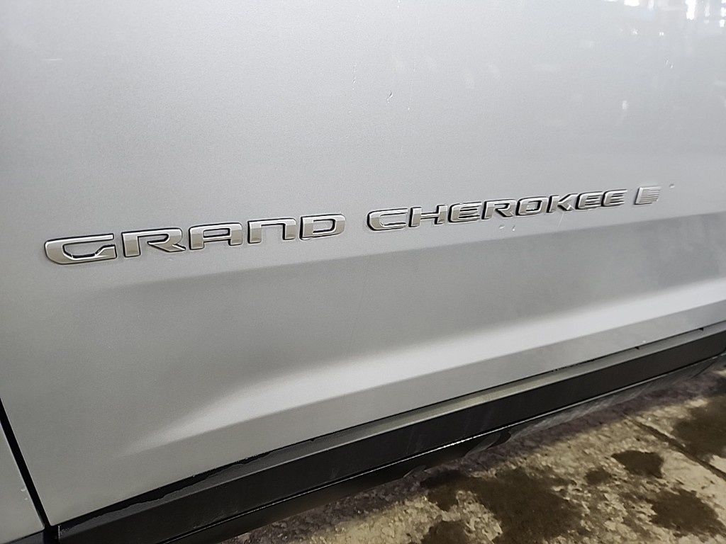 new 2024 Jeep Grand Cherokee L car, priced at $53,805