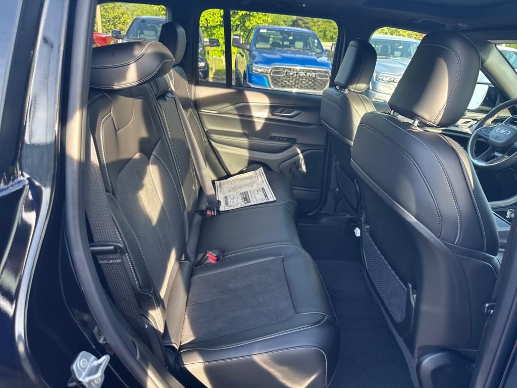 new 2025 Jeep Grand Cherokee car, priced at $42,290