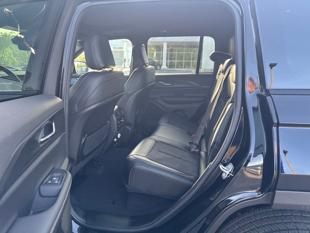 new 2025 Jeep Grand Cherokee car, priced at $42,290