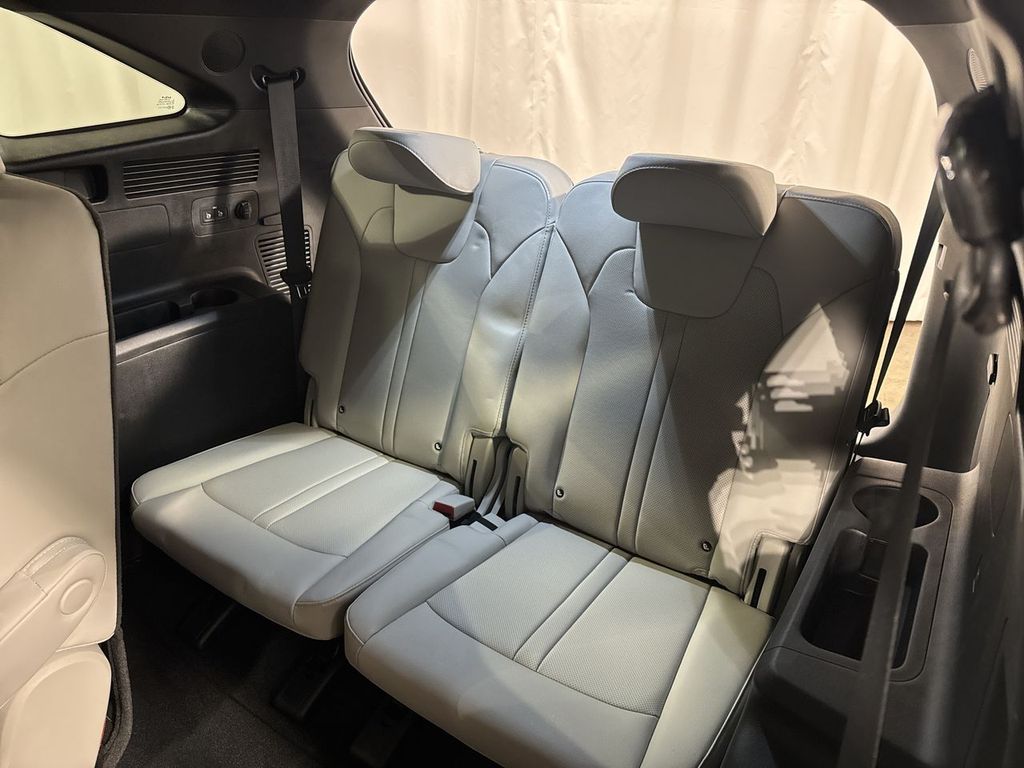 new 2025 Kia Sorento Hybrid car, priced at $47,223