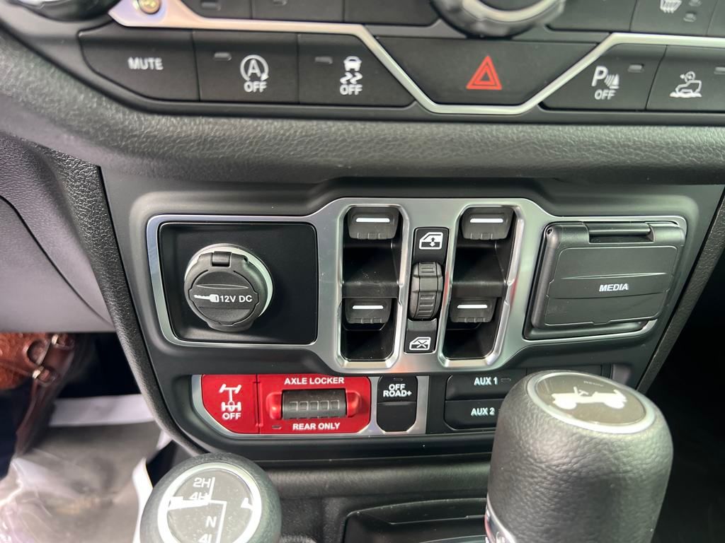 new 2025 Jeep Wrangler car, priced at $48,327