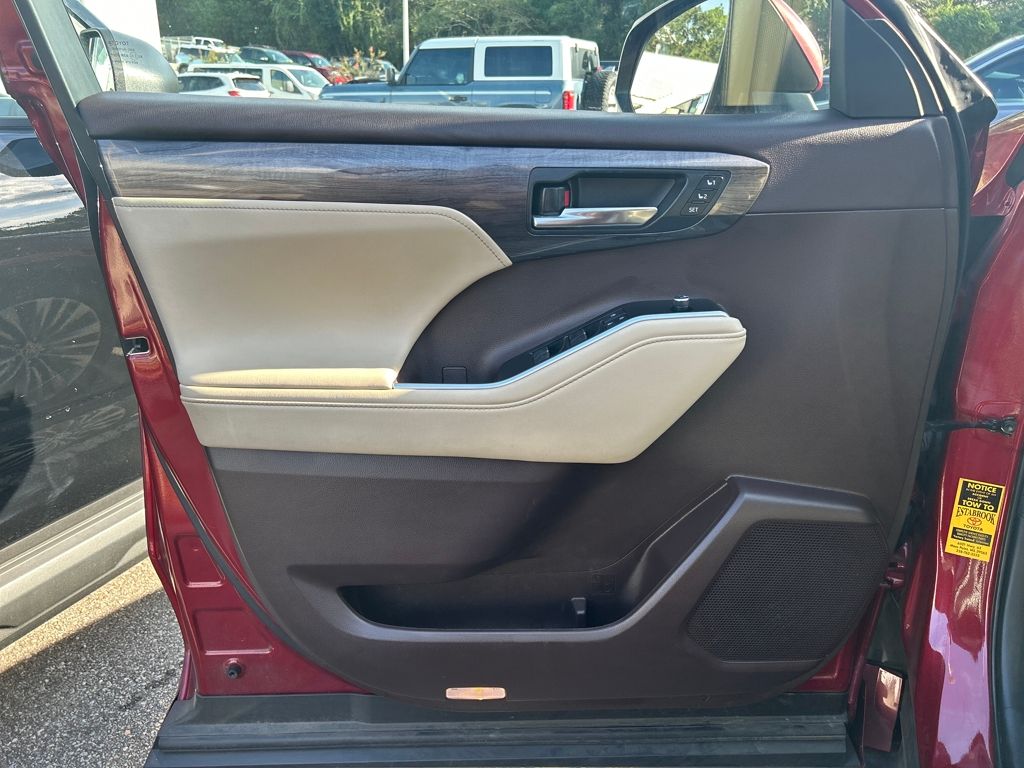 used 2021 Toyota Highlander car, priced at $35,300