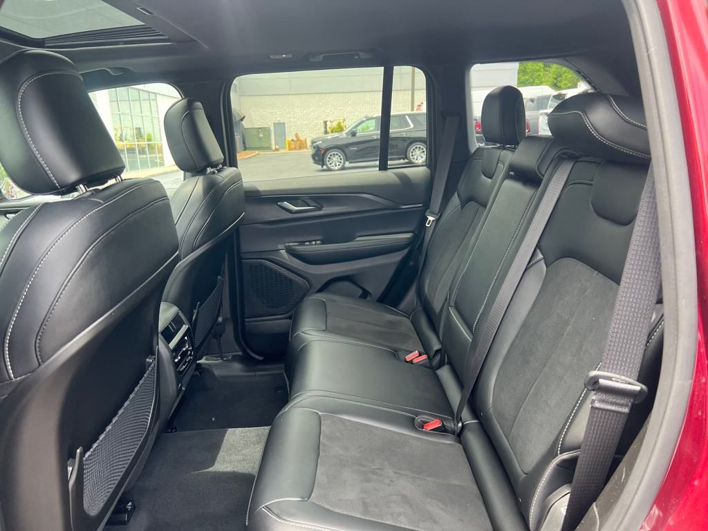 new 2025 Jeep Grand Cherokee car, priced at $38,990