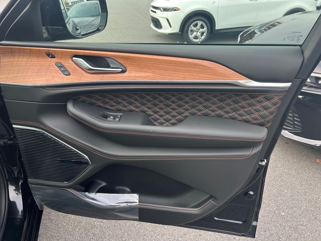 new 2025 Jeep Grand Cherokee car, priced at $64,990