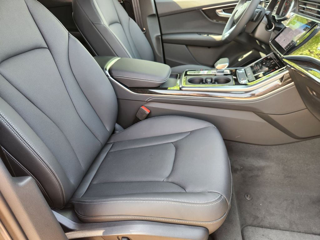 new 2025 Audi Q7 car, priced at $77,840