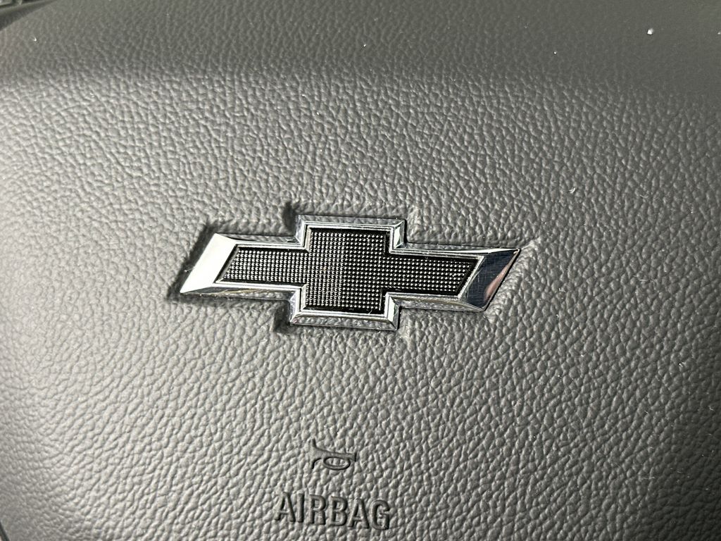 used 2022 Chevrolet Traverse car, priced at $32,988