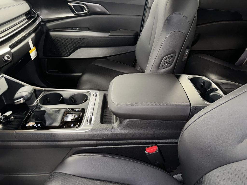 new 2025 Kia Carnival car, priced at $47,912