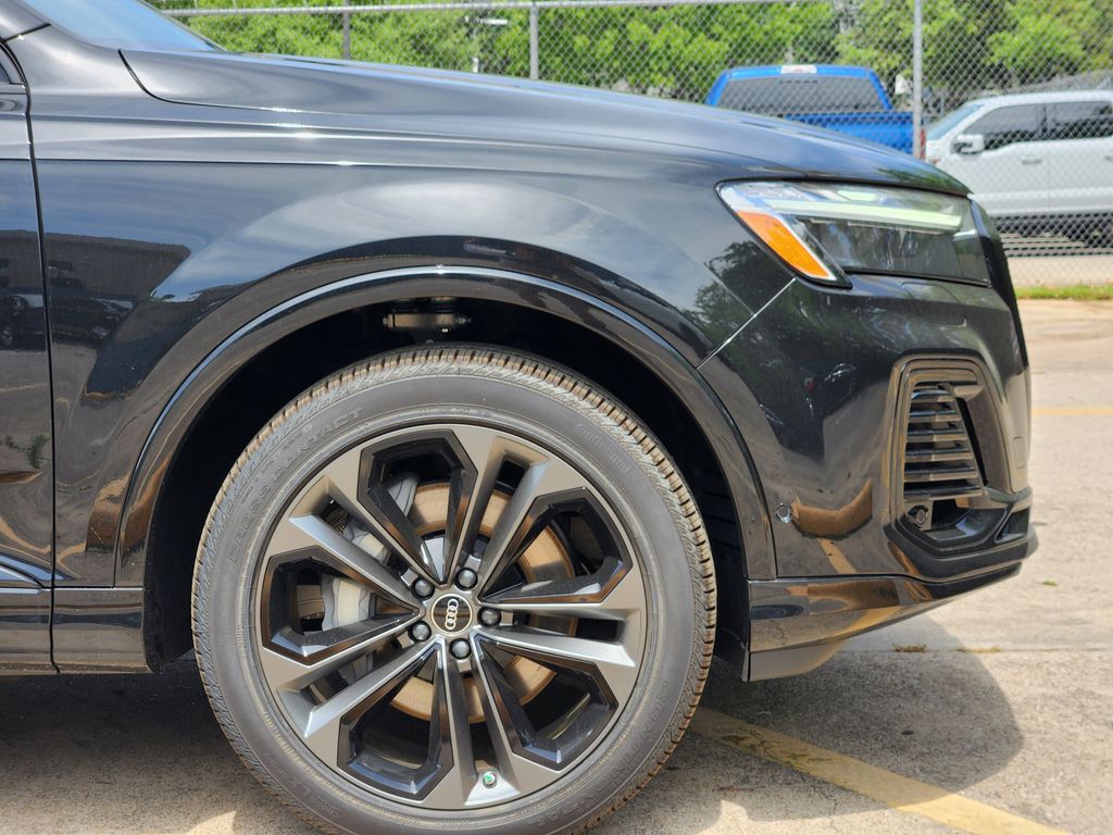 new 2025 Audi Q7 car, priced at $77,840