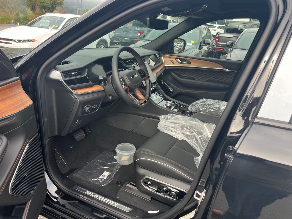 new 2025 Jeep Grand Cherokee car, priced at $64,990