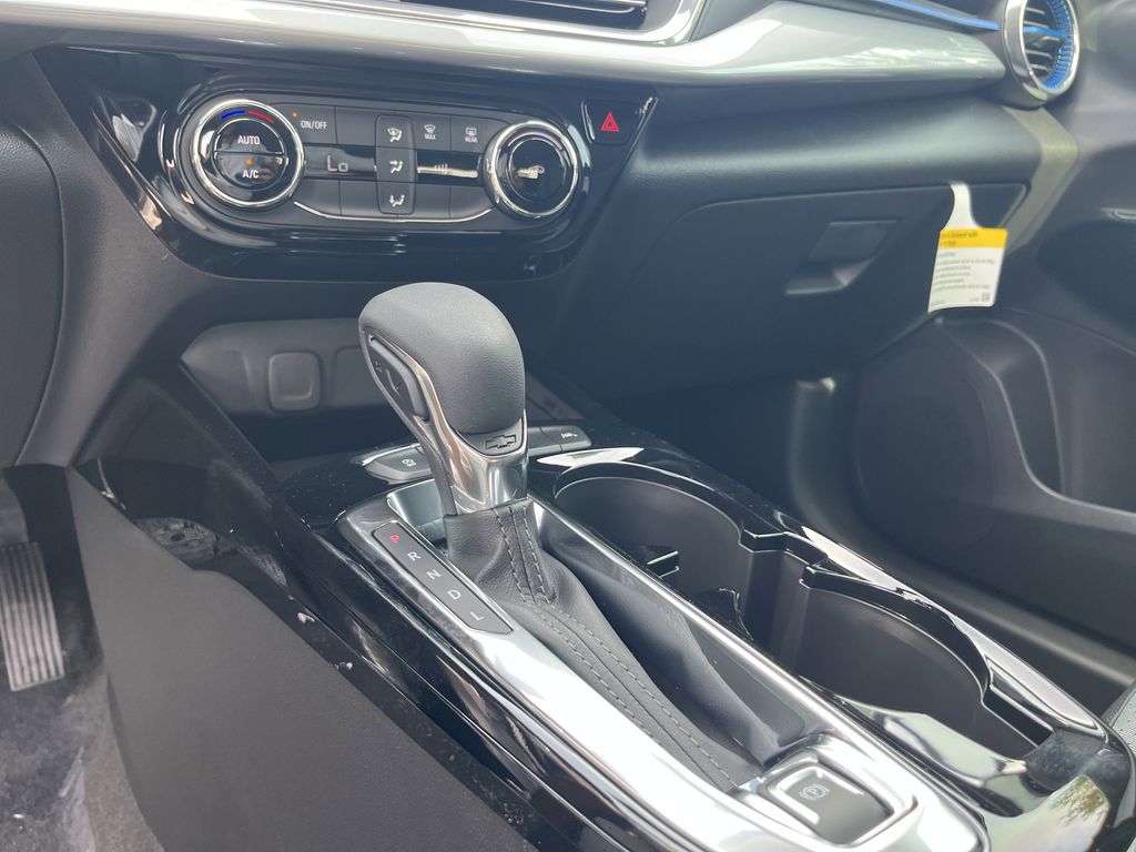 new 2025 Chevrolet Trax car, priced at $23,274
