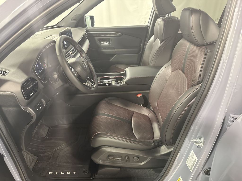 new 2025 Honda Pilot car, priced at $57,215