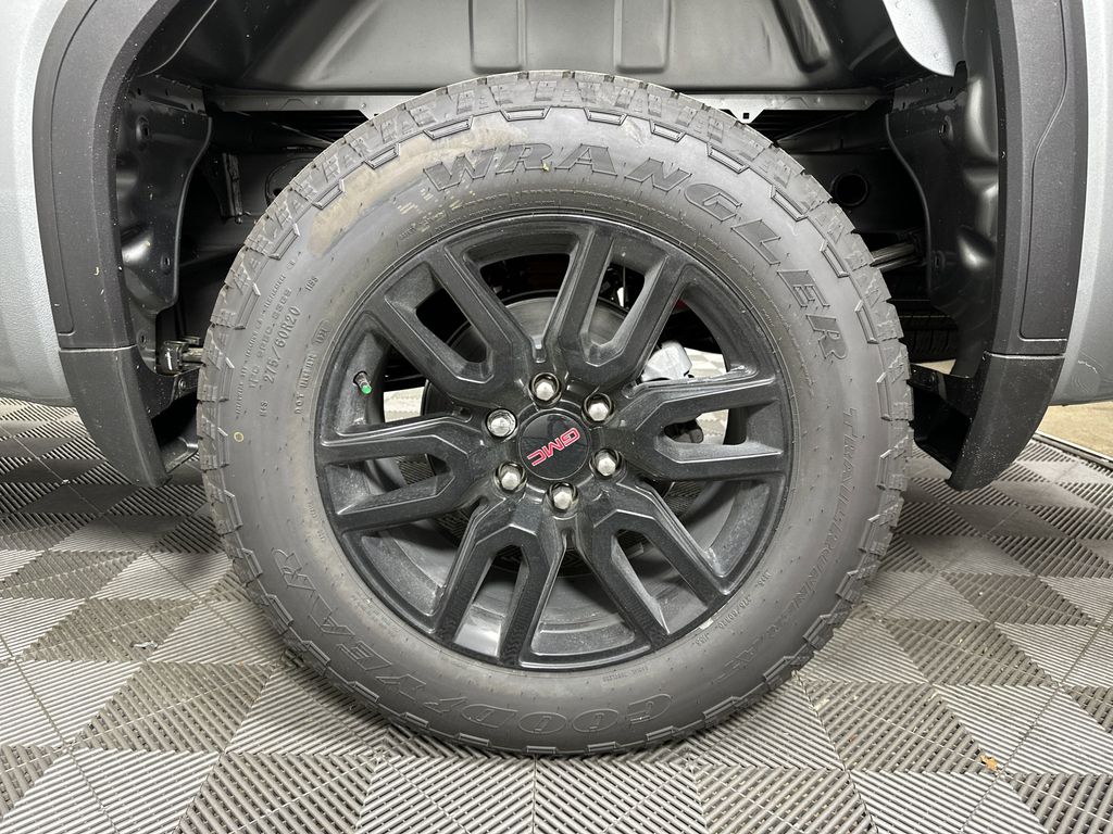 new 2025 GMC Sierra 1500 car, priced at $50,305