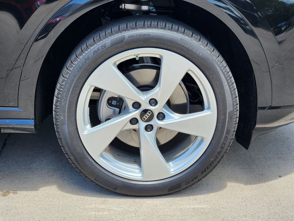 new 2025 Audi Q5 car, priced at $60,860