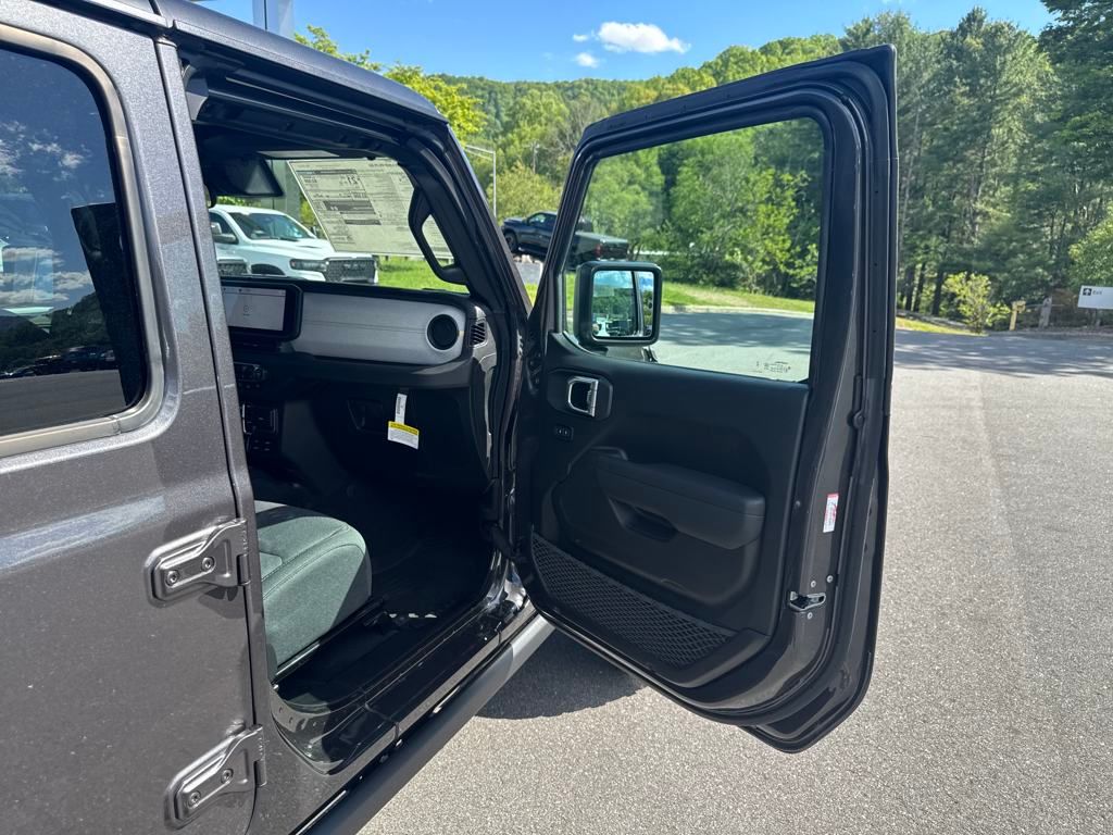 new 2025 Jeep Wrangler car, priced at $49,327
