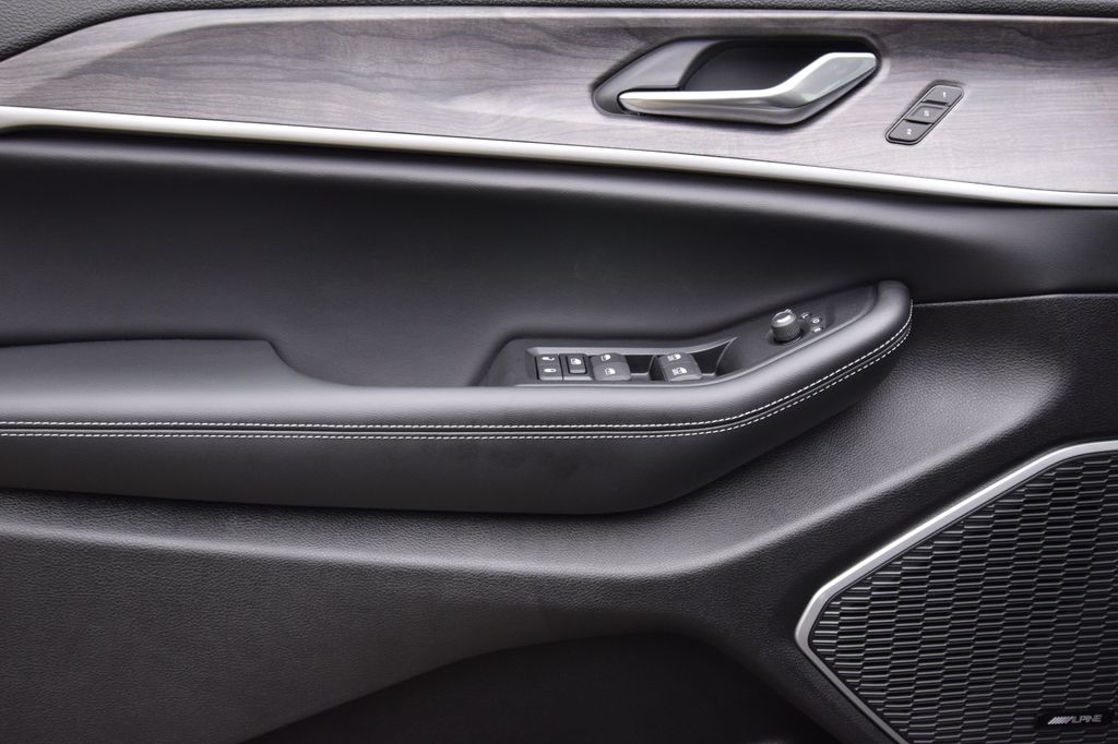 new 2025 Jeep Grand Cherokee car, priced at $52,550
