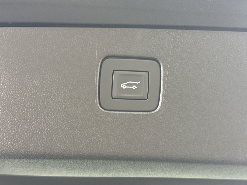 new 2025 Buick Envista car, priced at $29,495