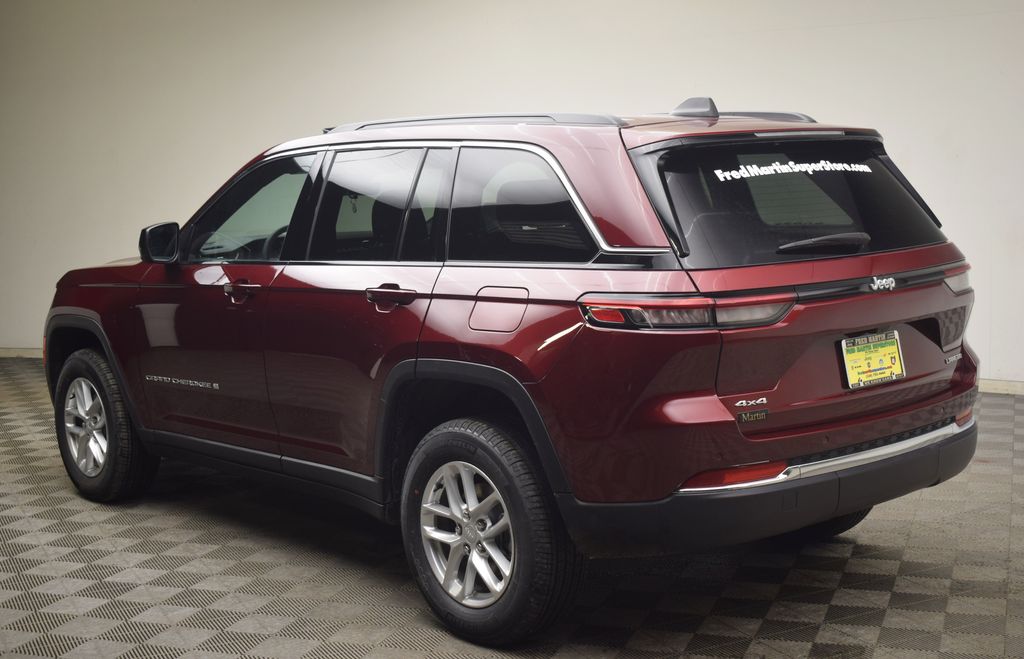 new 2025 Jeep Grand Cherokee car, priced at $40,288