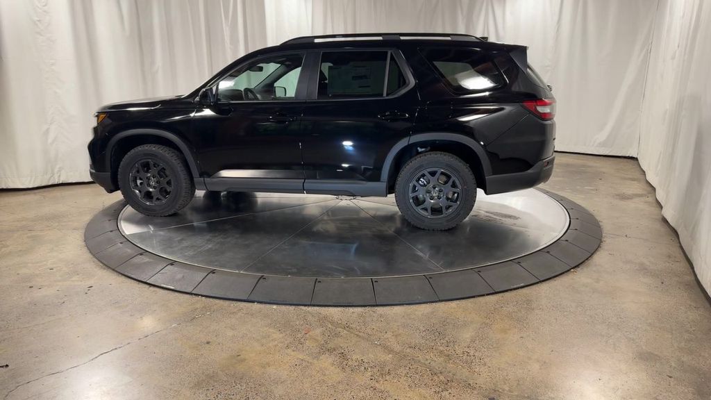 new 2025 Honda Pilot car, priced at $50,895