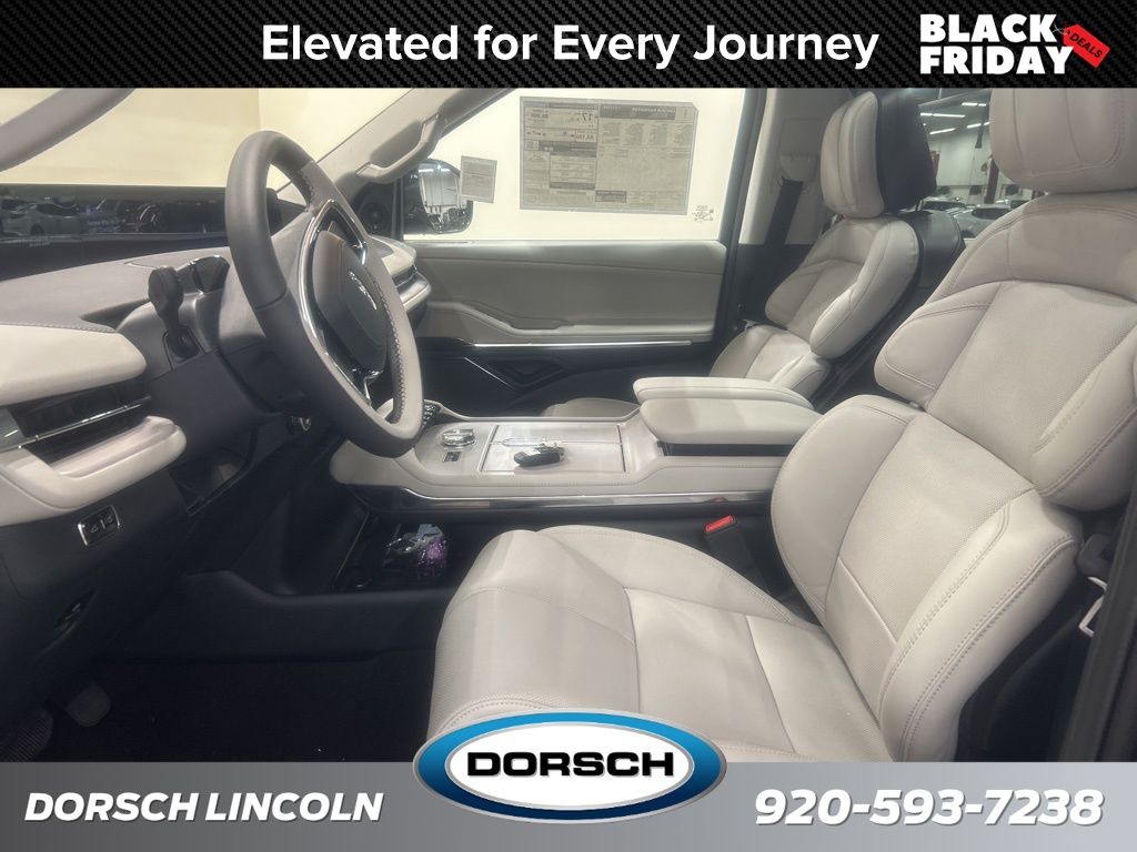 new 2025 Lincoln Navigator car, priced at $100,190