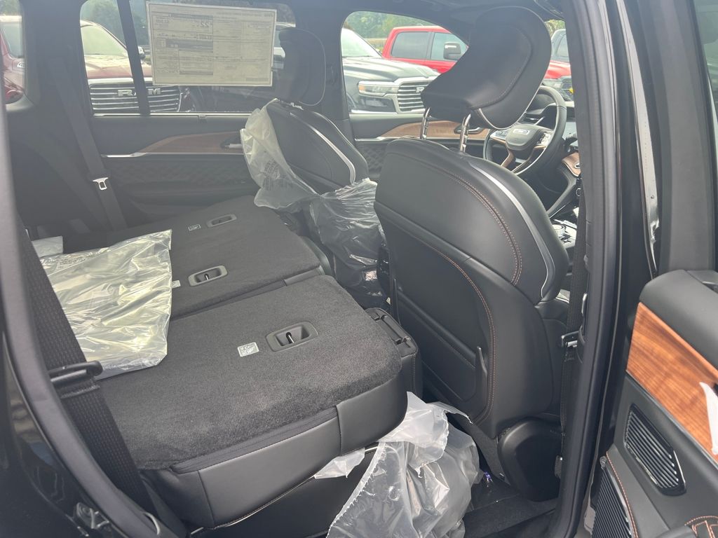 new 2025 Jeep Grand Cherokee car, priced at $64,990
