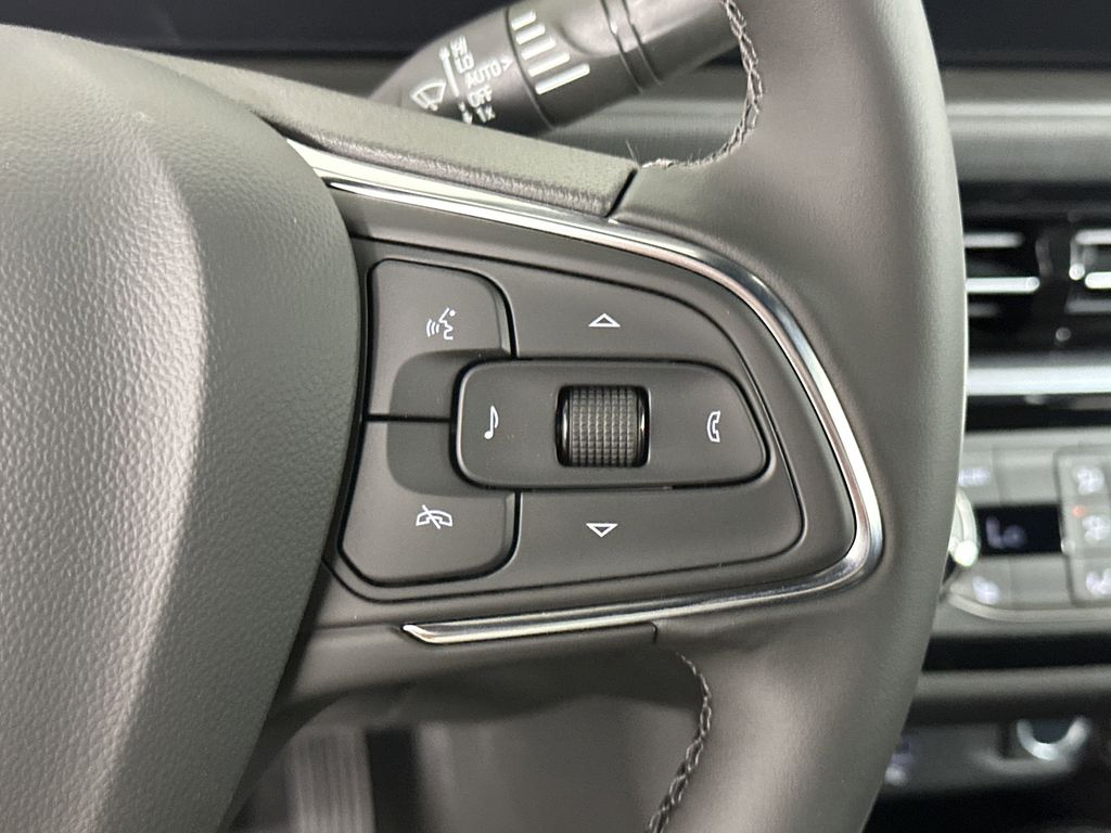 new 2025 Buick Envista car, priced at $29,374
